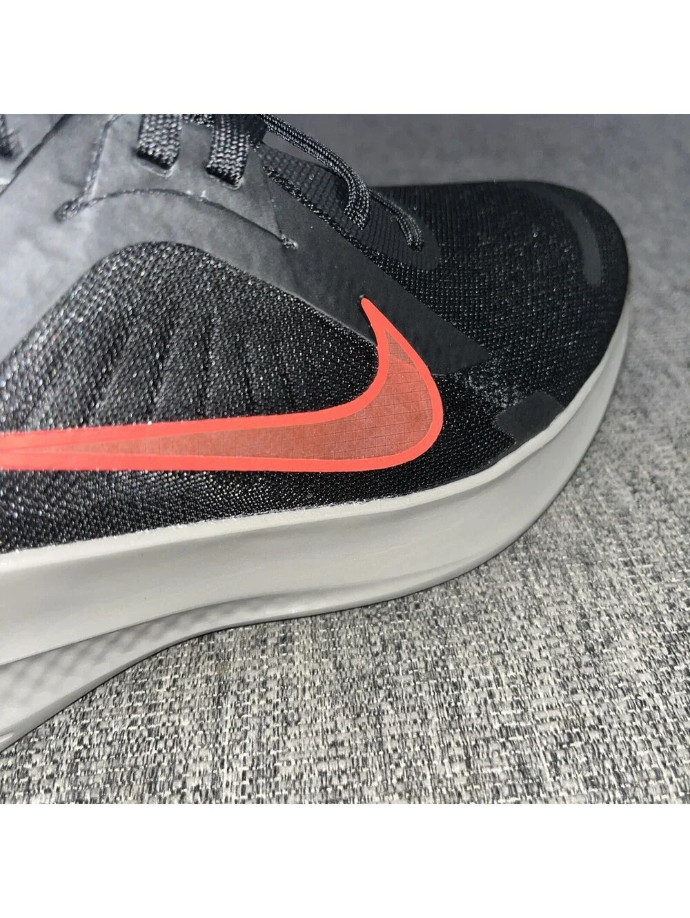 Nike Quest 5 Men’s Size 8/WMNS 9.5 Running Shoes Black/Bright Crimson DD0204-005